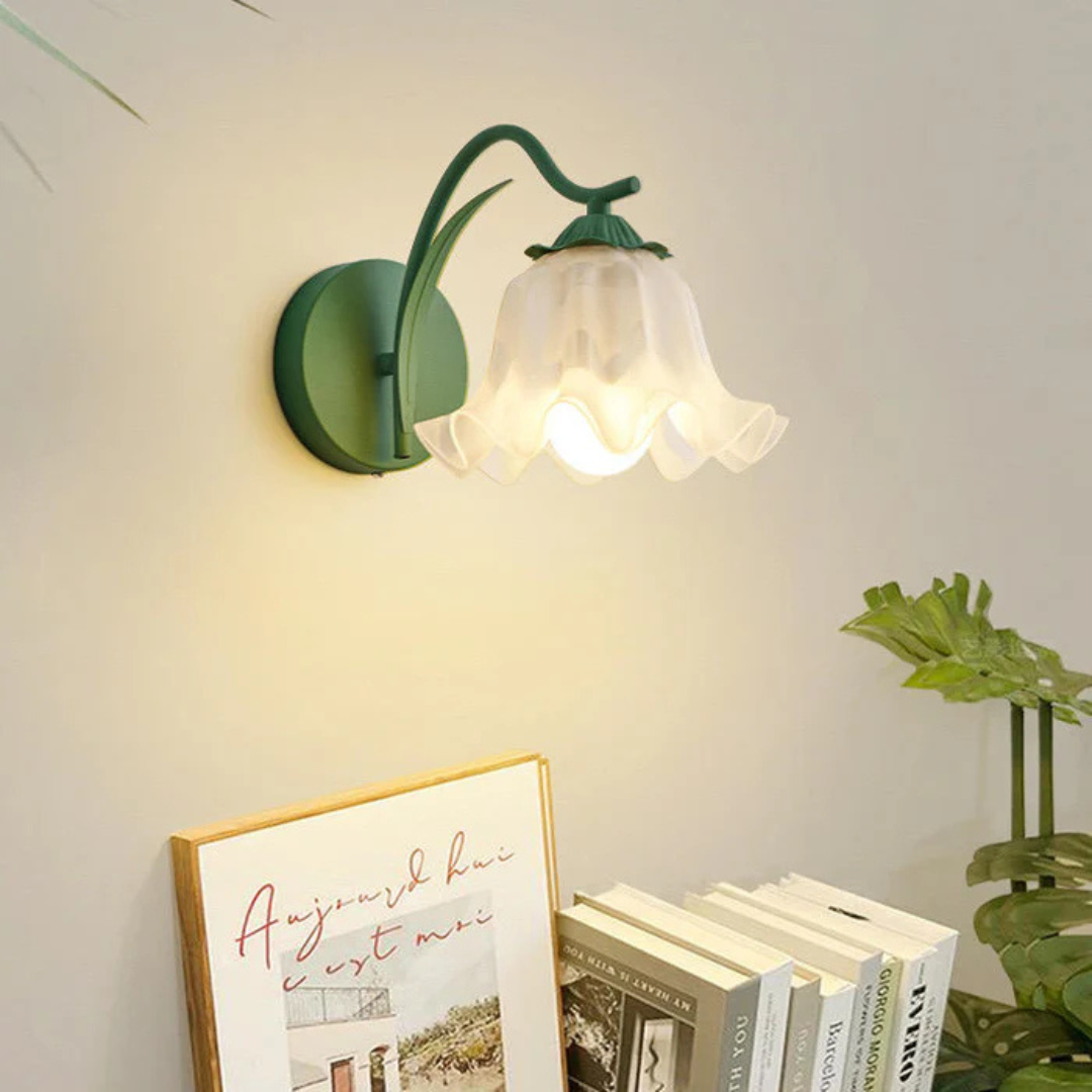 Dekorative Wandleuchte in Blumenform – Retro-Stil mit gewelltem Glasschirm