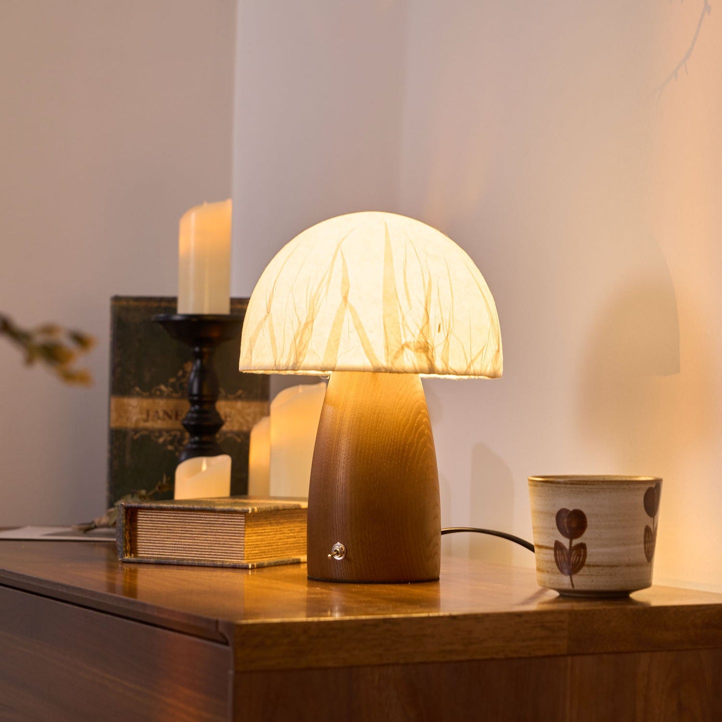 **ALICE PILZ TISCHLAMPE – Elegantes Design mit Klassischer Form** 3