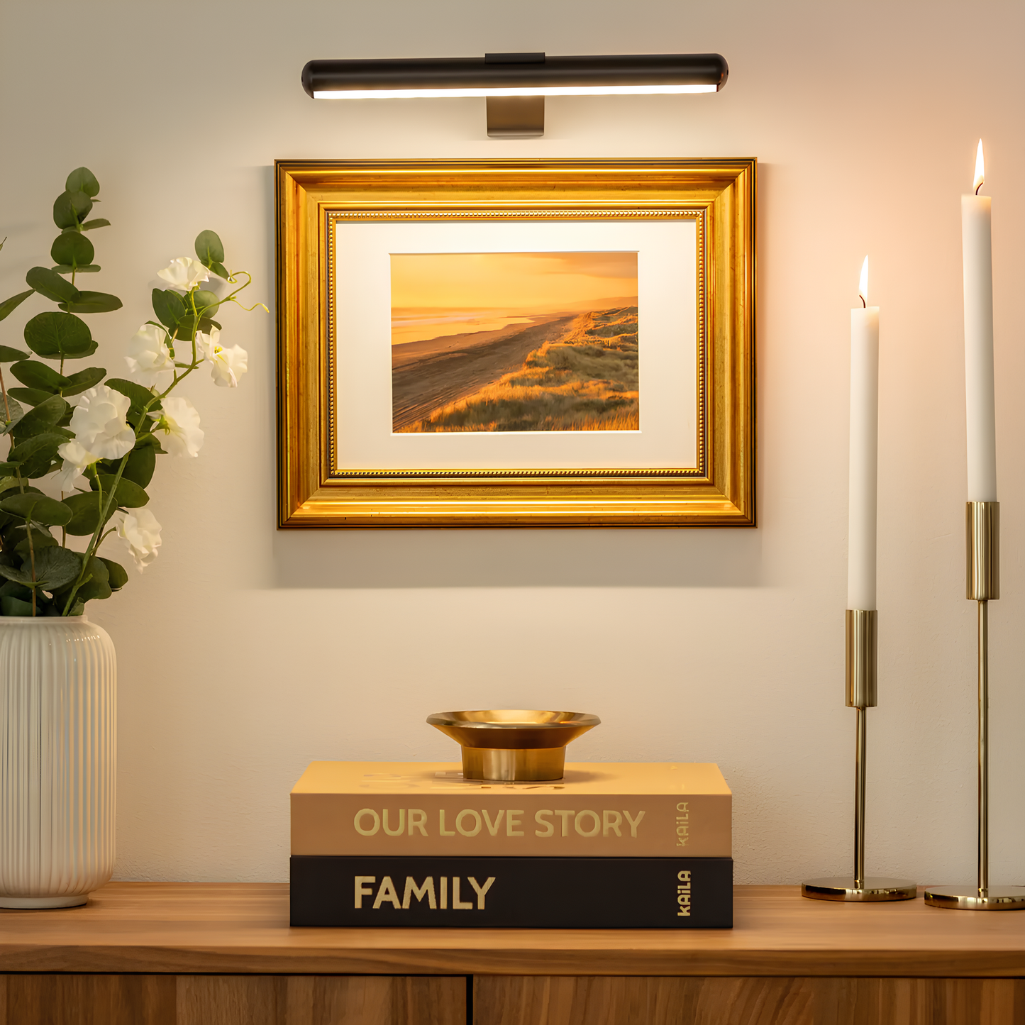 ArtGlow LED-Wandlampe – Kabellose Eleganz für Kunstwerke 1