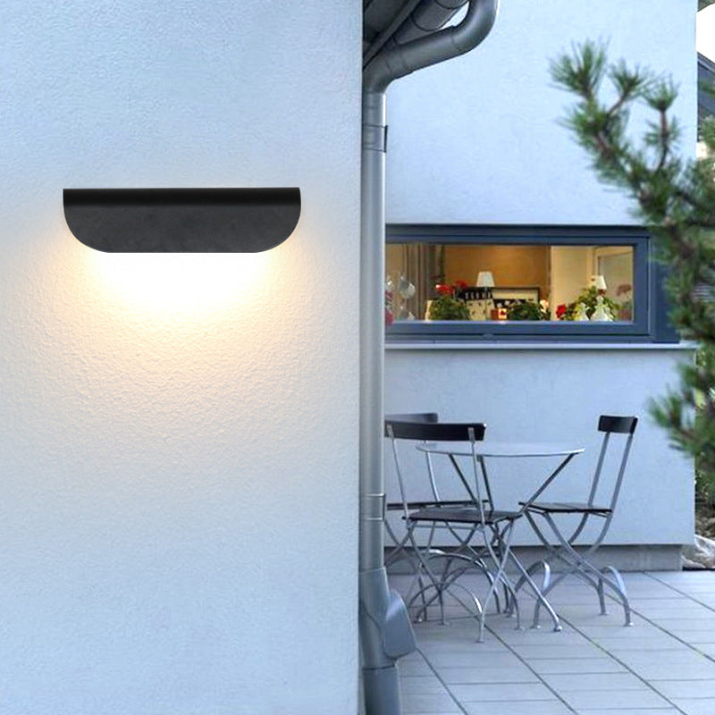 Astoria Außen Wandlampe – Elegantes, Wasserdichtes Design für Stilvolle Außenbereiche 9