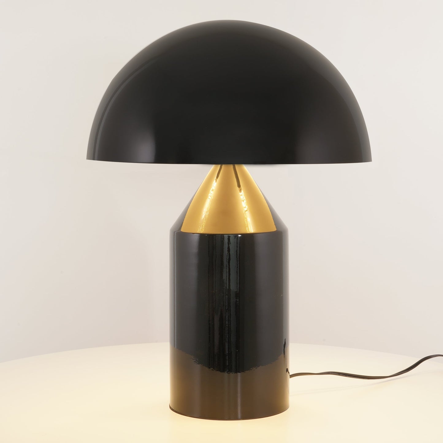 Atollo Metall Tischlampe – Stilvolles Licht für Ihr Zuhause 4