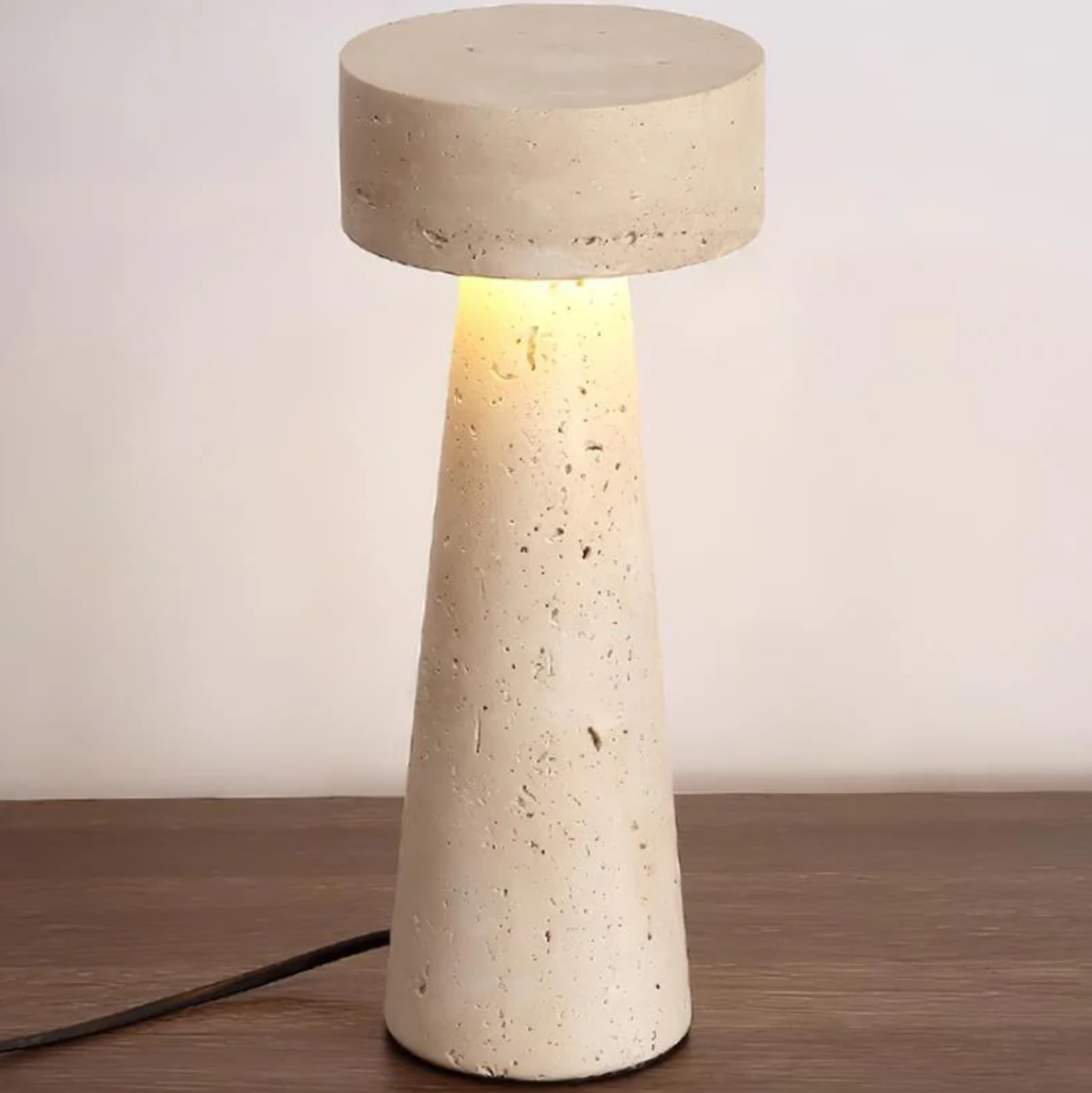 Minimalistische Tischlampe Natursteinpfeiler – Ruhige Atmosphäre mit Diffusem Licht
