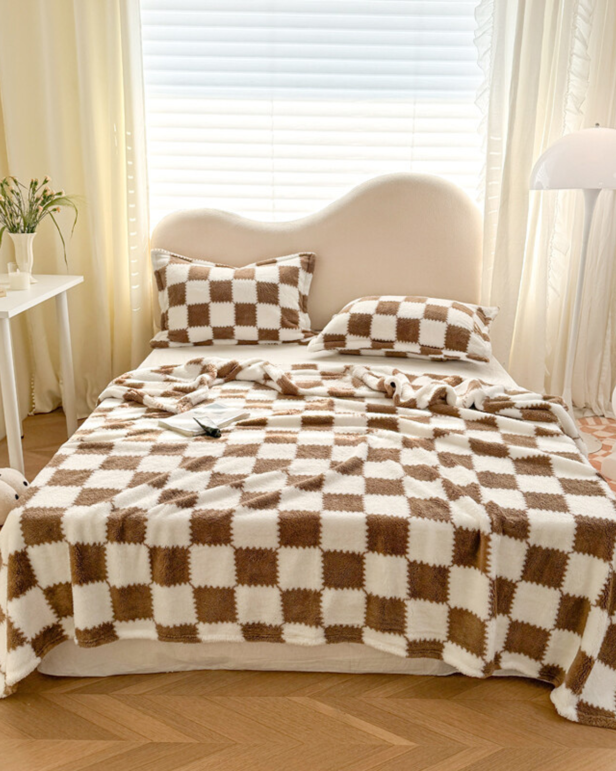 Carré-Douce Plaid – Elegante Wohndecke Mit Rautenmuster 6