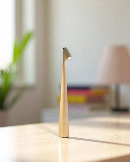 Schlanke Tischlampe Schrägschirm – Gezieltes Licht mit Modernem Akzent