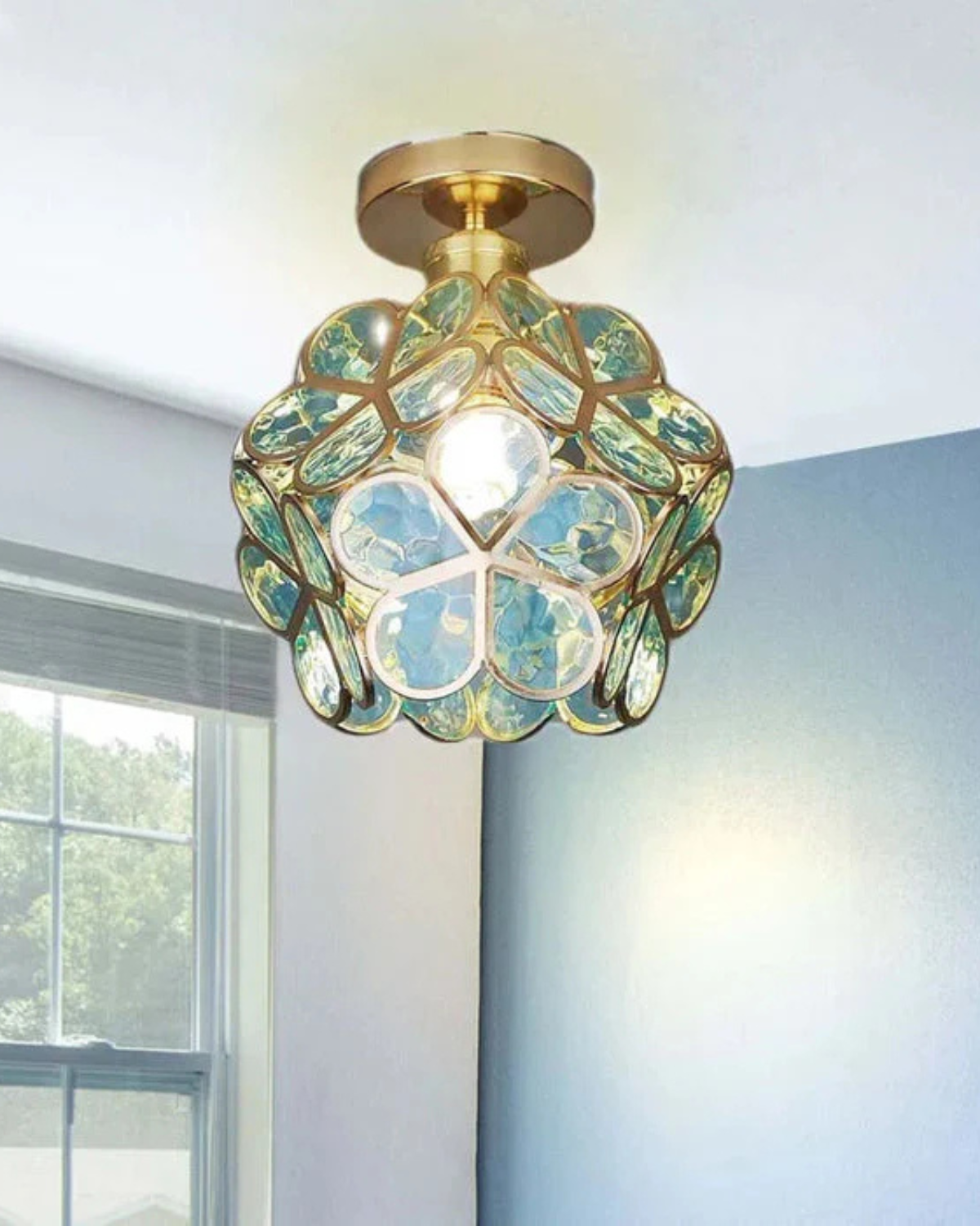 Deckenleuchte Inge – Elegante Lichtquelle mit Floralem Flair