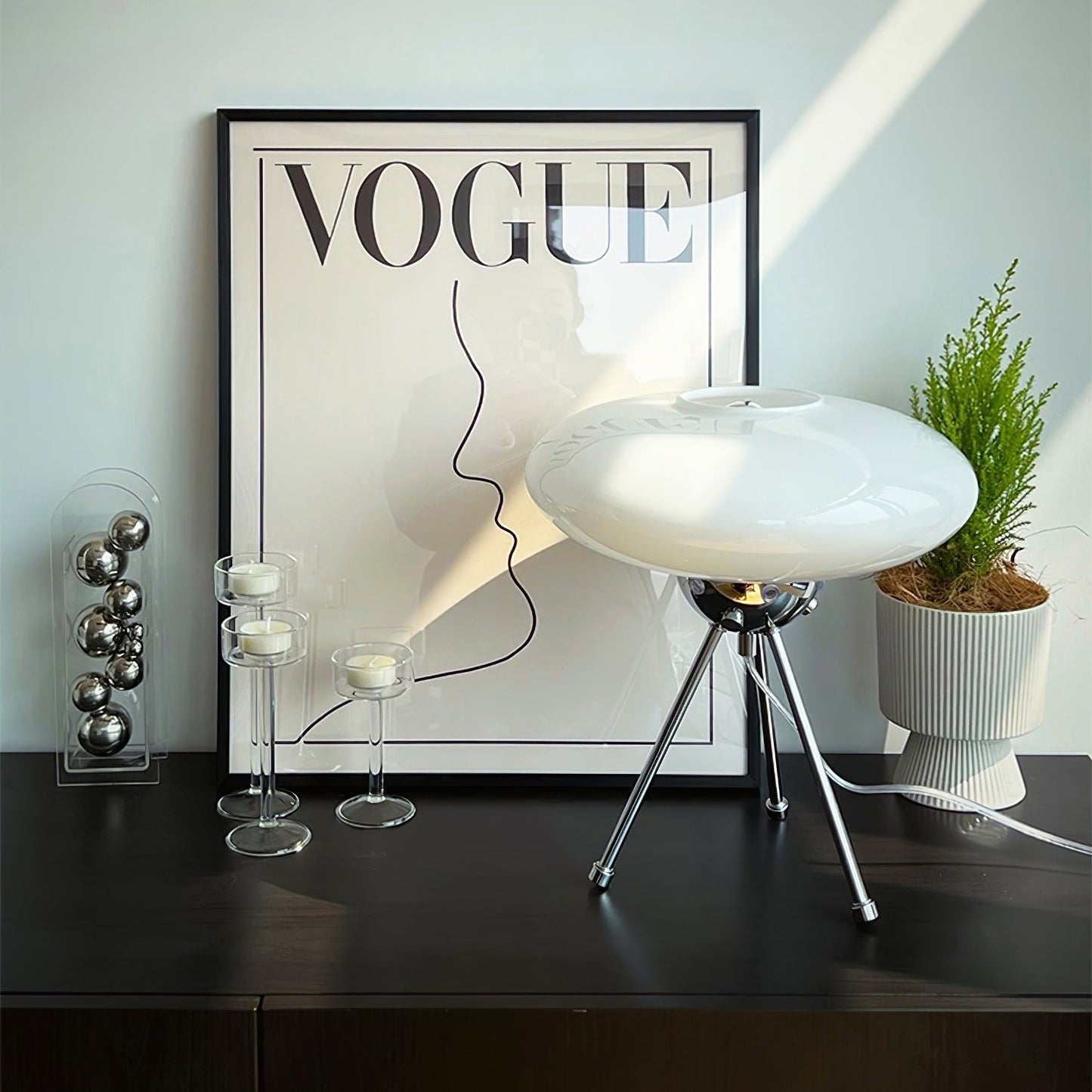 Glas UFO Tischlampe – Elegante Beleuchtung für Stilvolle Räume 2