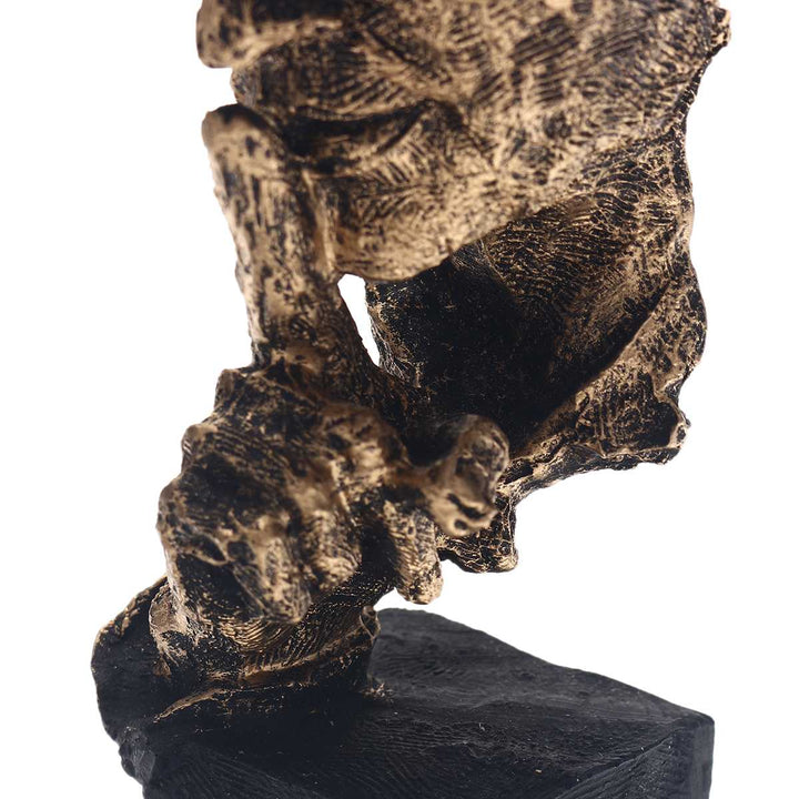 Goldene Skulptur Nordische Linie – Minimalistisches Design für Stilvolles Wohnen 6