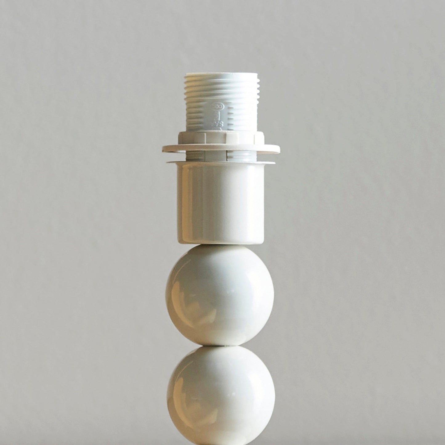 Higgledy Weiße Tischlampe – Verspielt und Stilvoll für Ihr Zuhause 3