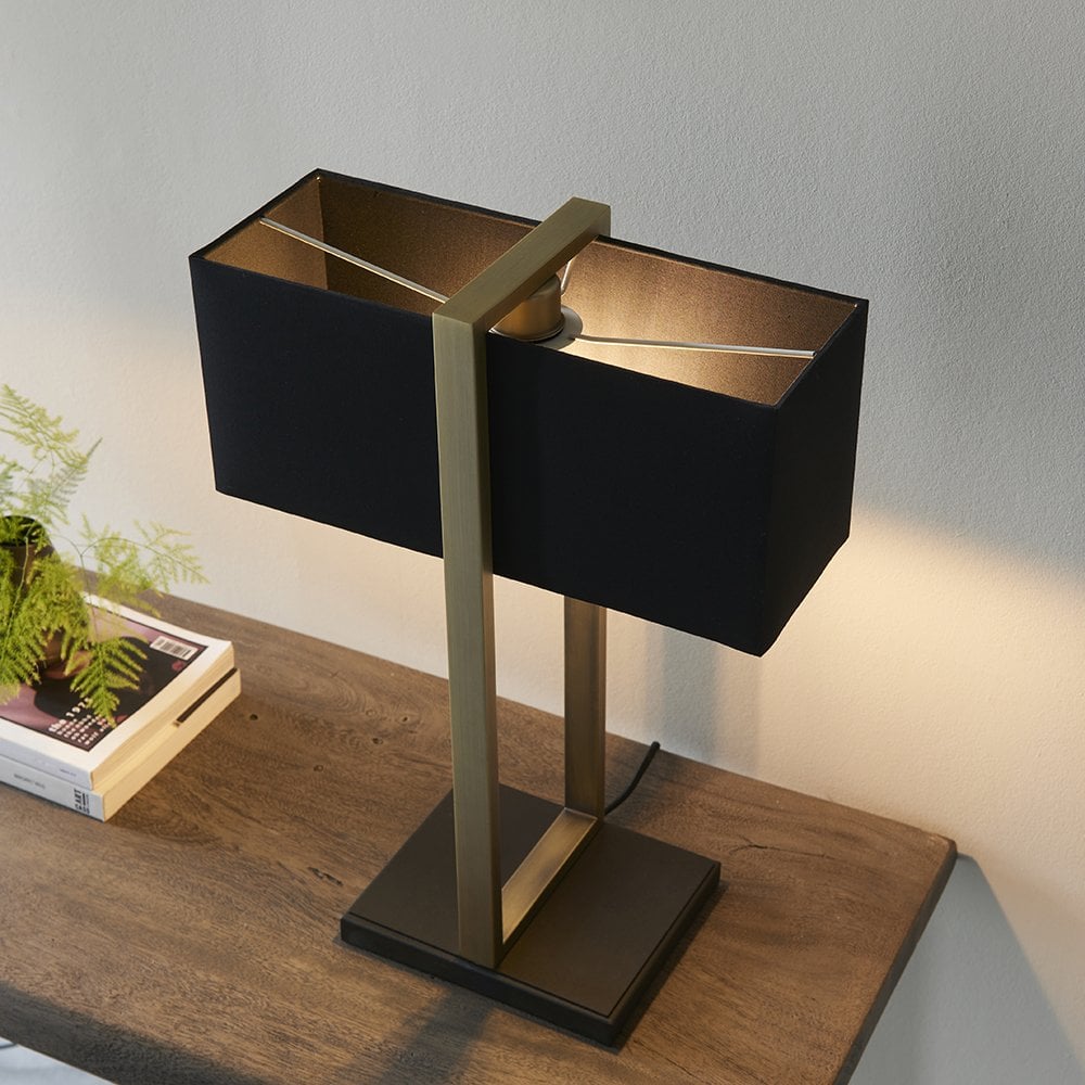 Holme Antike Messing Tischlampe – Stilvolles Licht für Elegante Räume 4