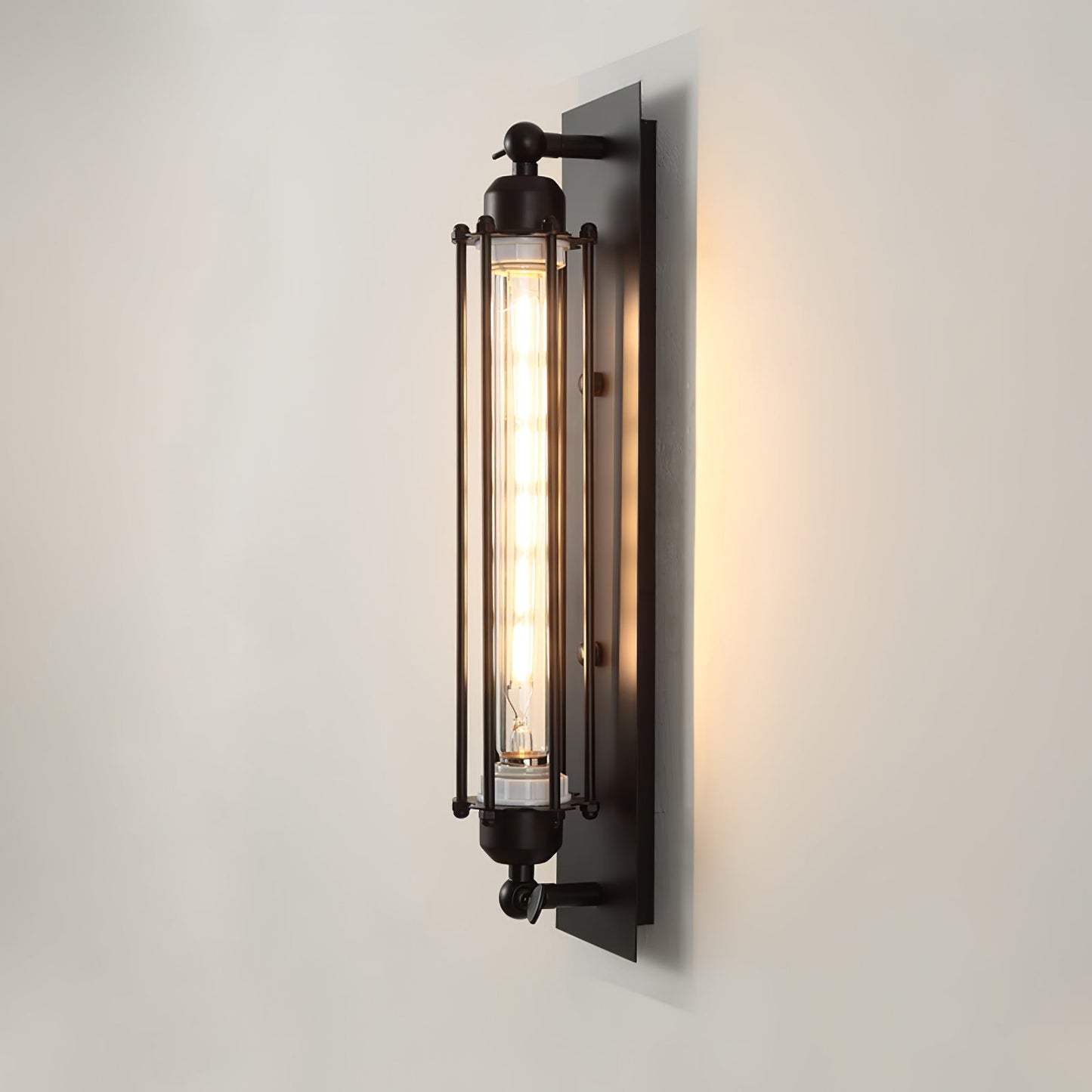 Kiera Wandlampe – Industrieller Charme für Stilvolles Licht 6