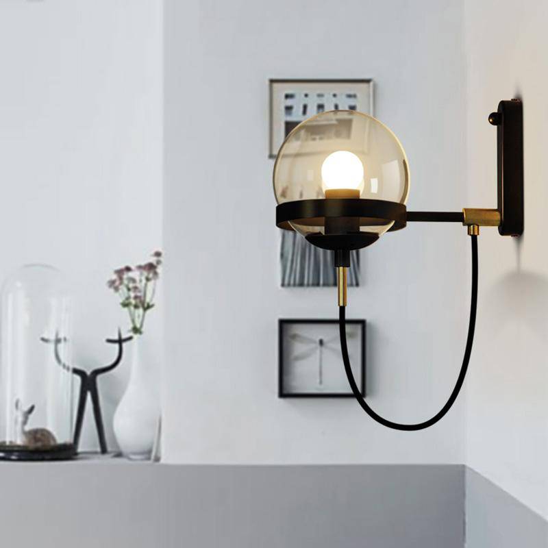LED-Wandleuchte Aus Metall Und Glaskugel – Stilvolles Licht Für Elegante Räume 2