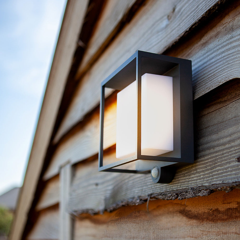 LYNORA Solar Wandlampe – Stilvolles Design Mit Bewegungsensor Für Außenbereiche 4