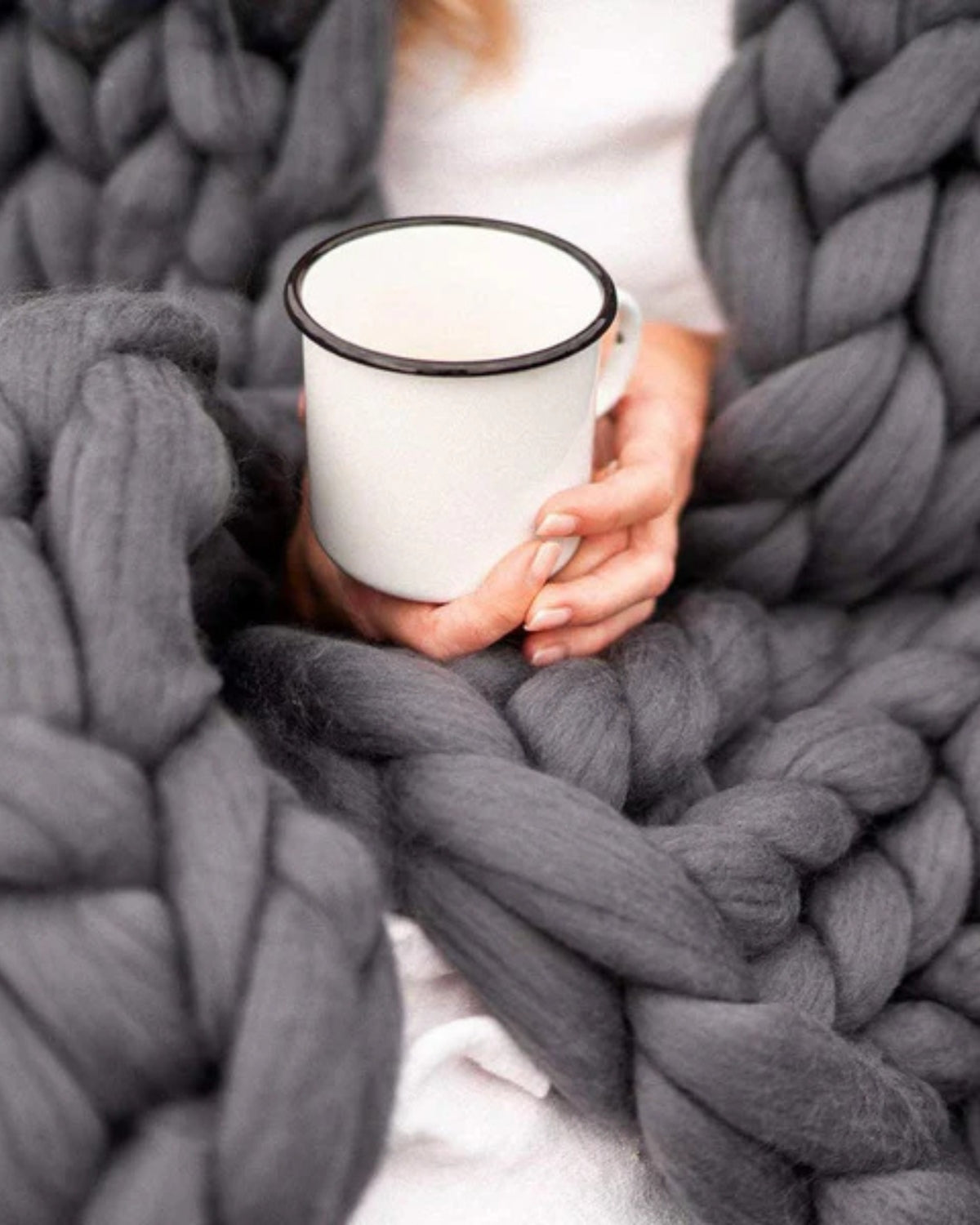 La Maille Majestueuse – Handgefertigte Kuscheldecke für Ultimative Eleganz 5
