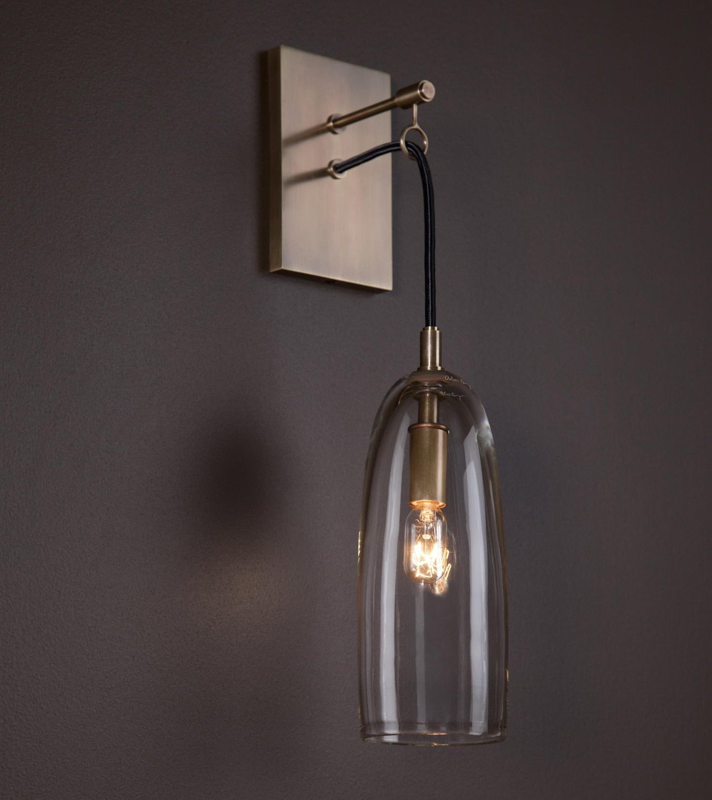 Lure Wandlampe – Stilvolle Beleuchtung für Elegante Räume 8