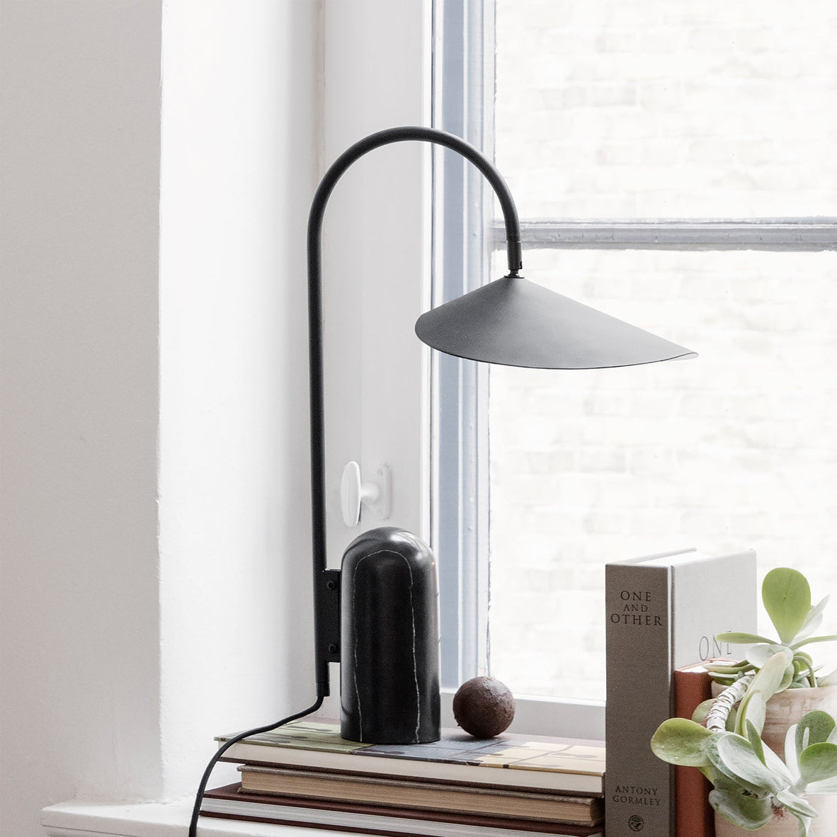 **Mono Tischlampe** – Elegantes Design mit Modernem Minimalismus 4