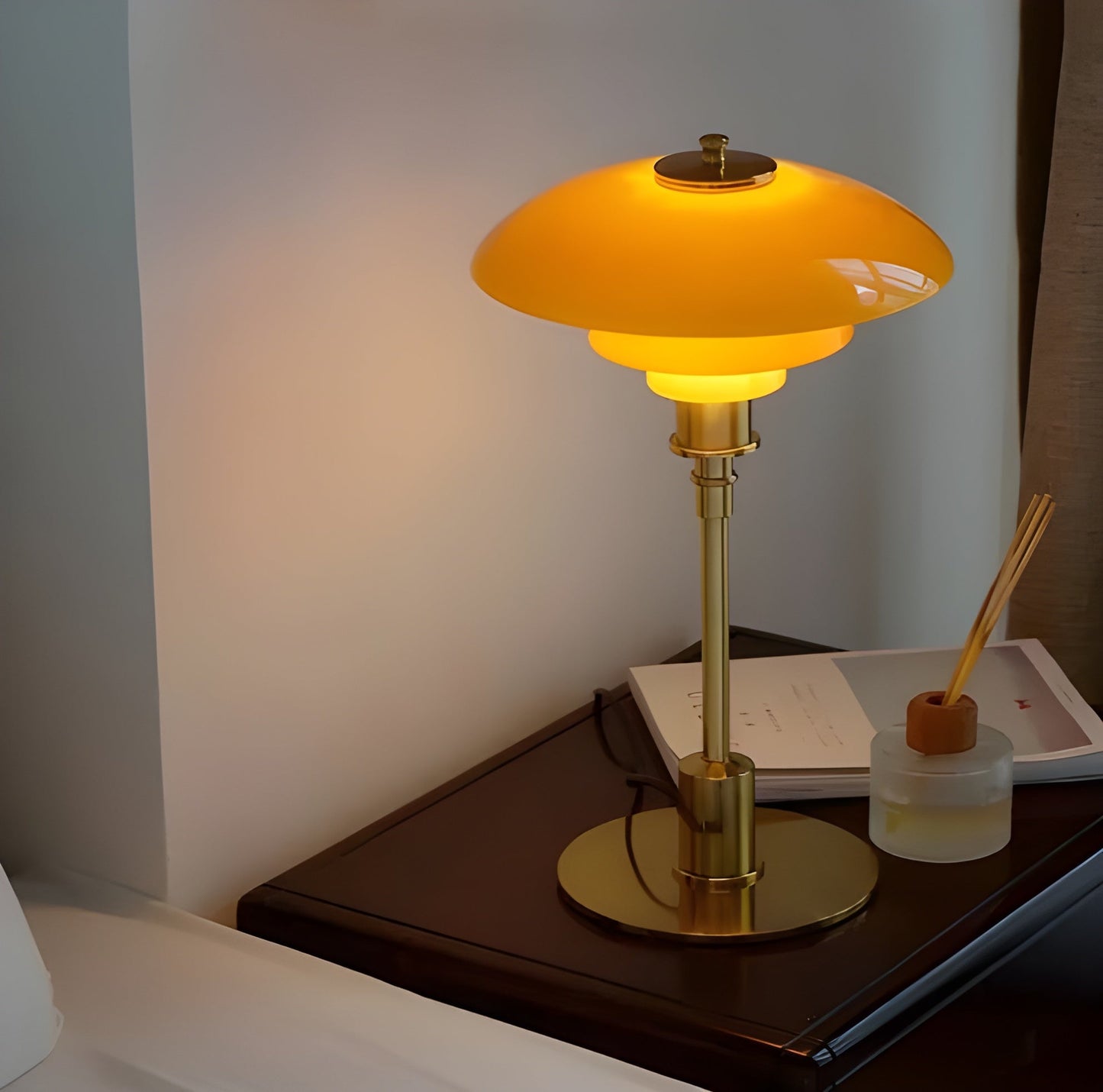 NordiGlow LED Tischlampe – Elegantes Glasdesign Mit Dimmfunktion 3