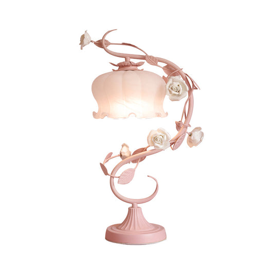 **Pastorale Tischlampe mit Keramikrosette** – Elegante Nachttischbeleuchtung 1