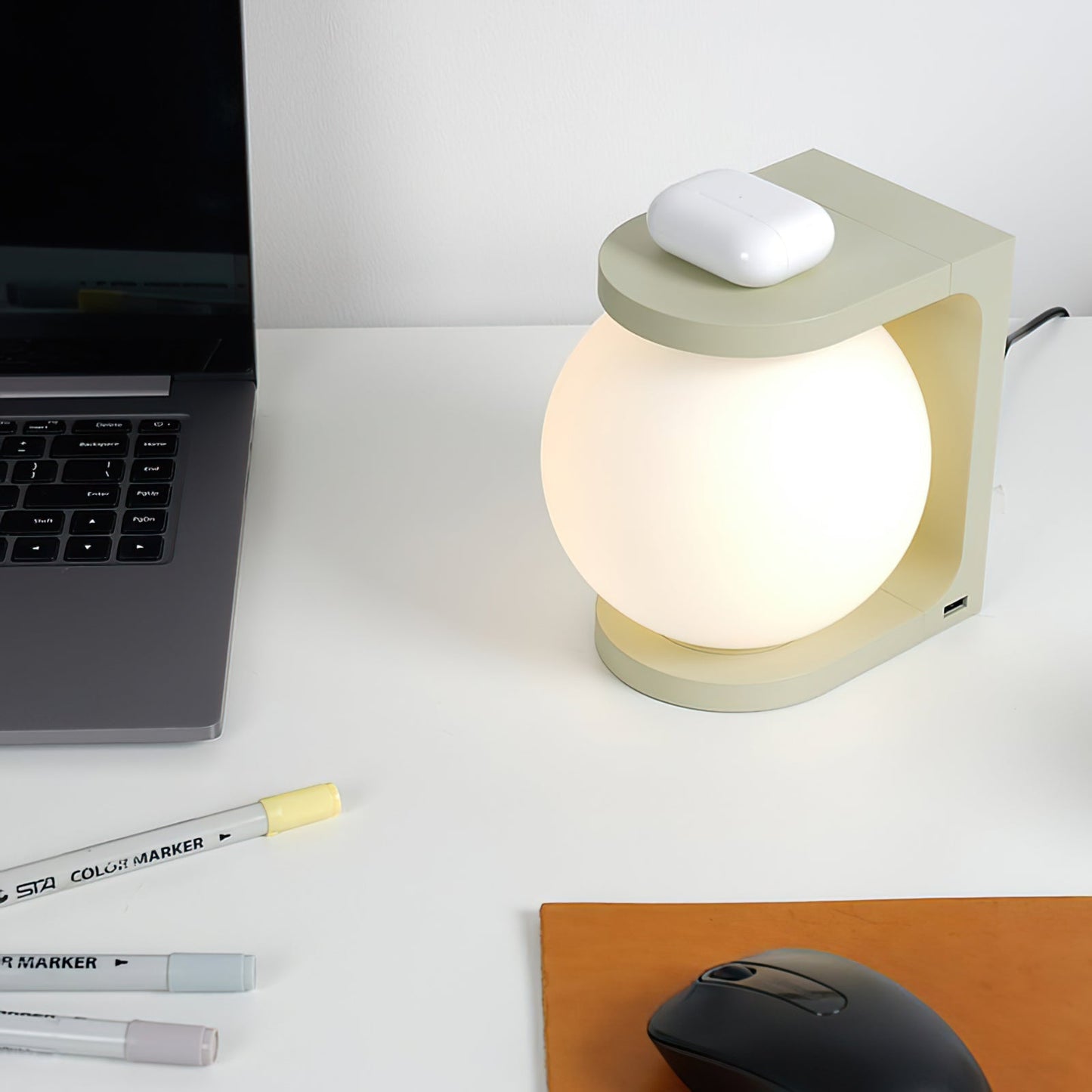 Plat Tischlampe – Elegante Leuchte mit Kabellosem Ladegerät 4