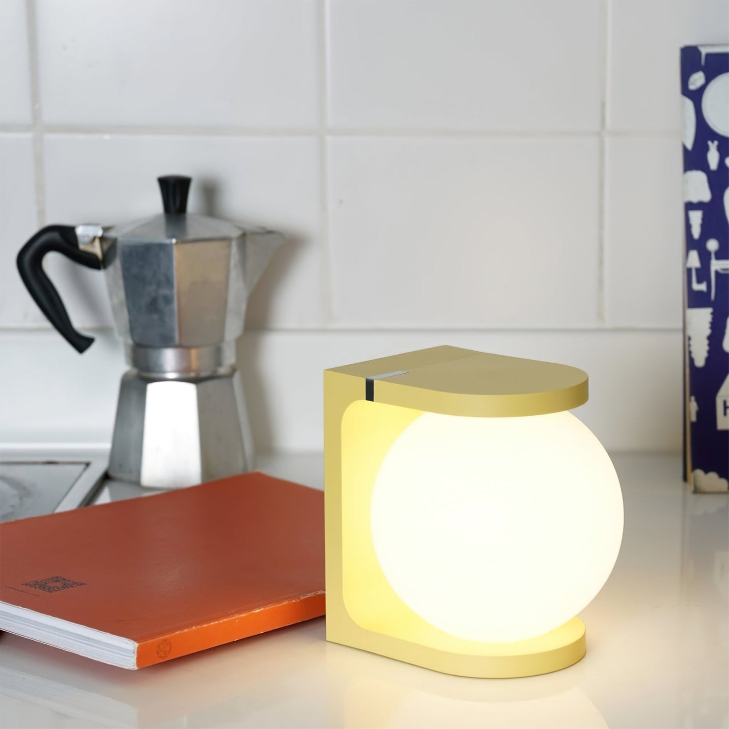Plat Tischlampe – Elegante Leuchte mit Kabellosem Ladegerät 5