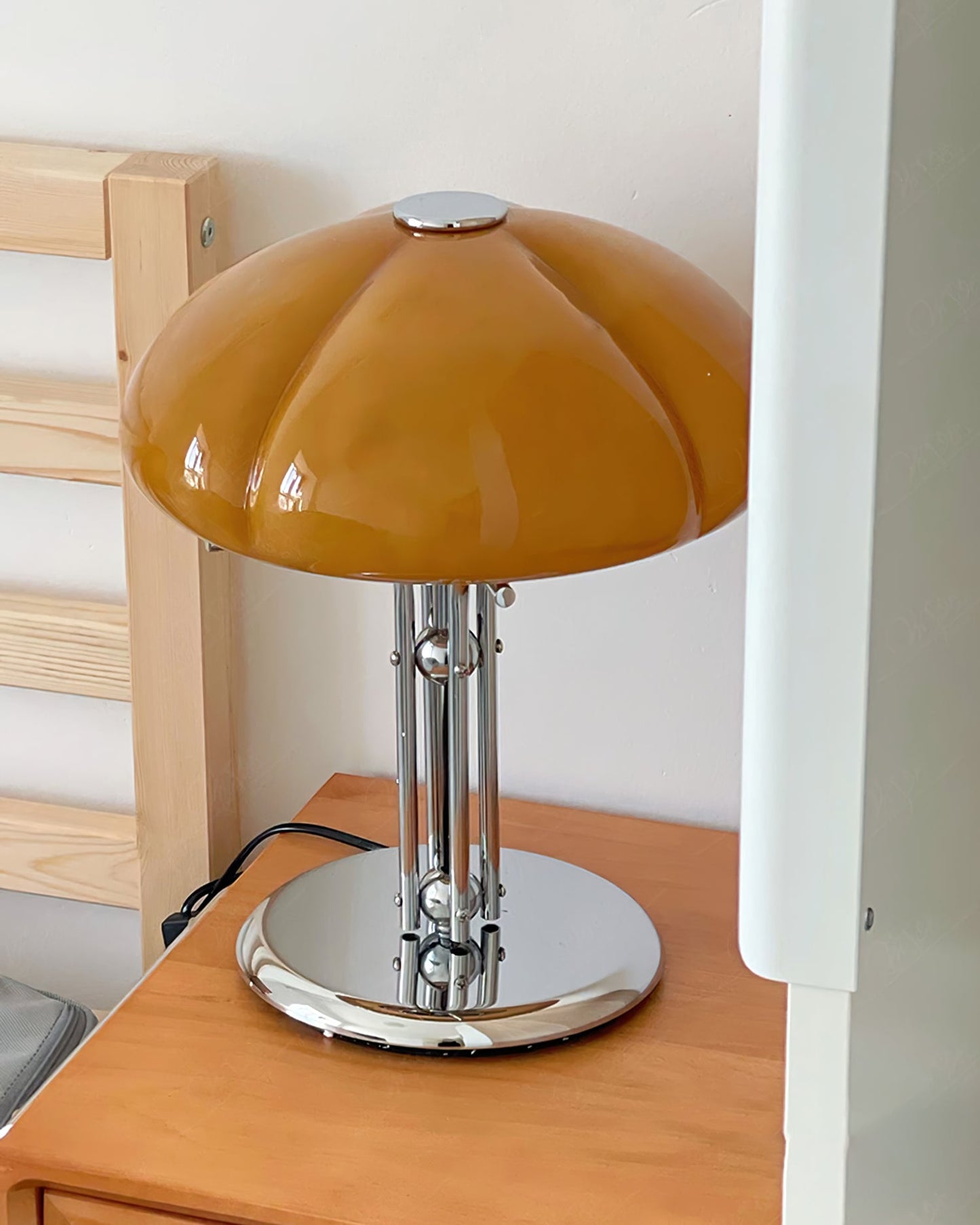 Quadrifoglio Tischlampe – Stilvolle LED Leuchte mit Warmem Licht 4