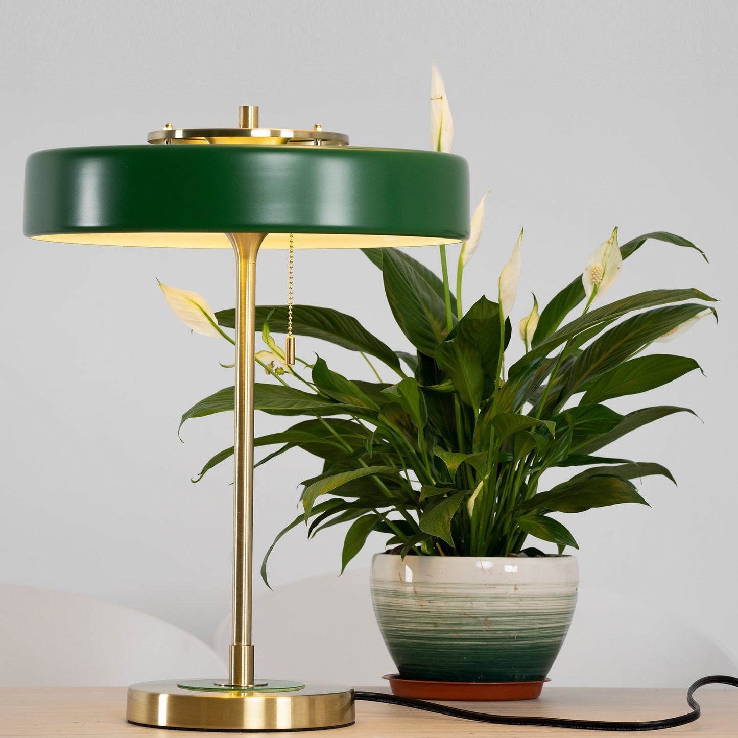 REVOLVE Tischlampe – Stilvolles Design mit Warmem Licht 7