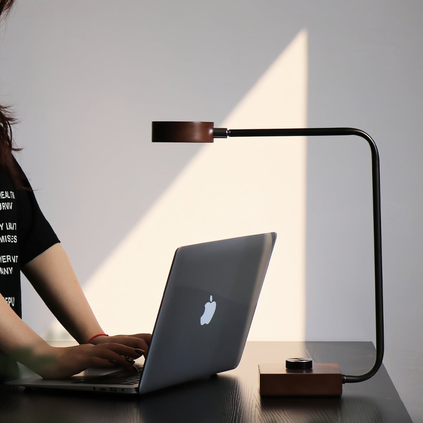 Rondo Tischlampe – Stilvolles Design für Einladende Atmosphäre 3