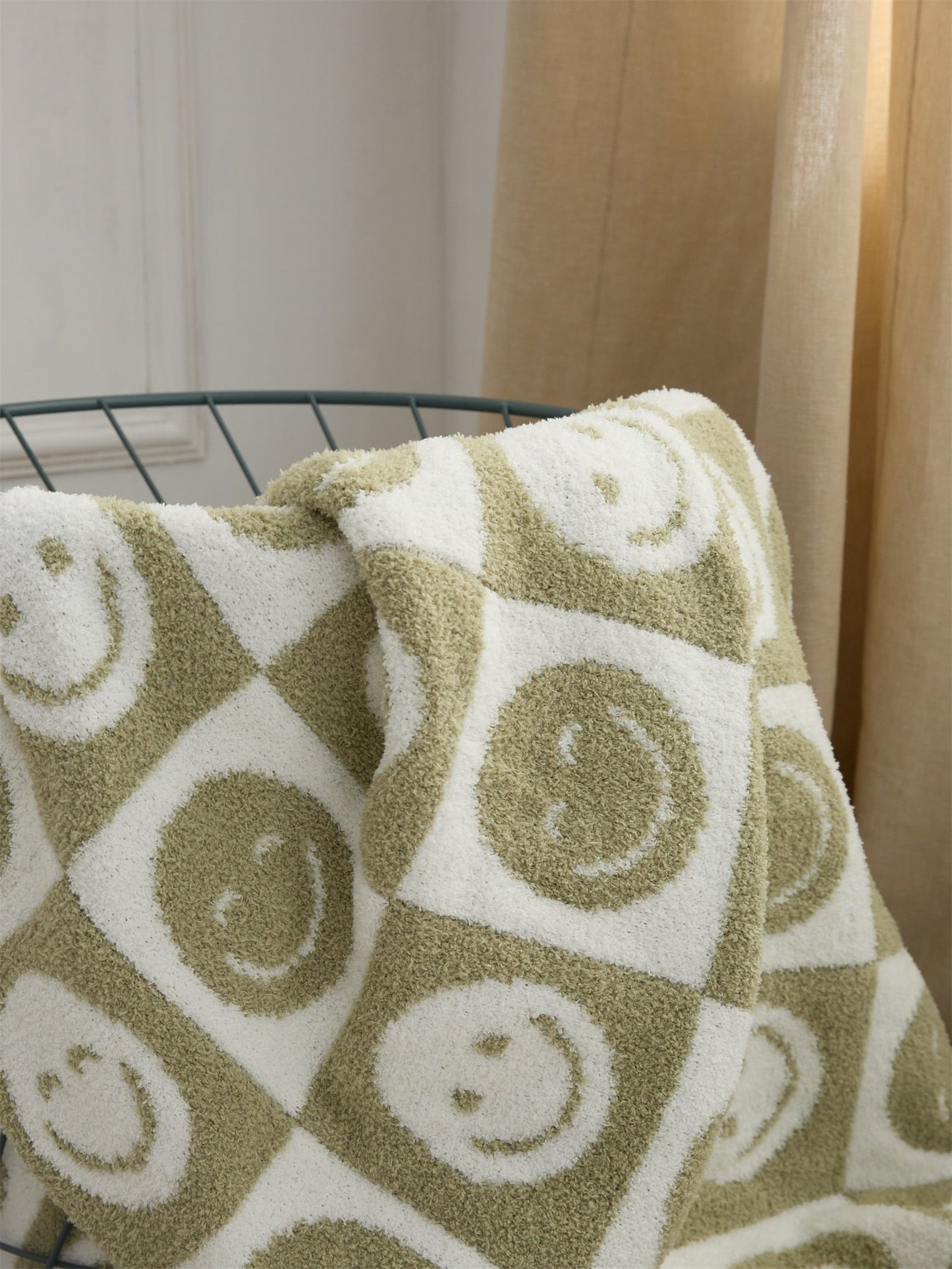 Smiley-Gesichtsdecke aus Mikrofaser – Weiche Kuscheldecke für Gemütliche Abende 8