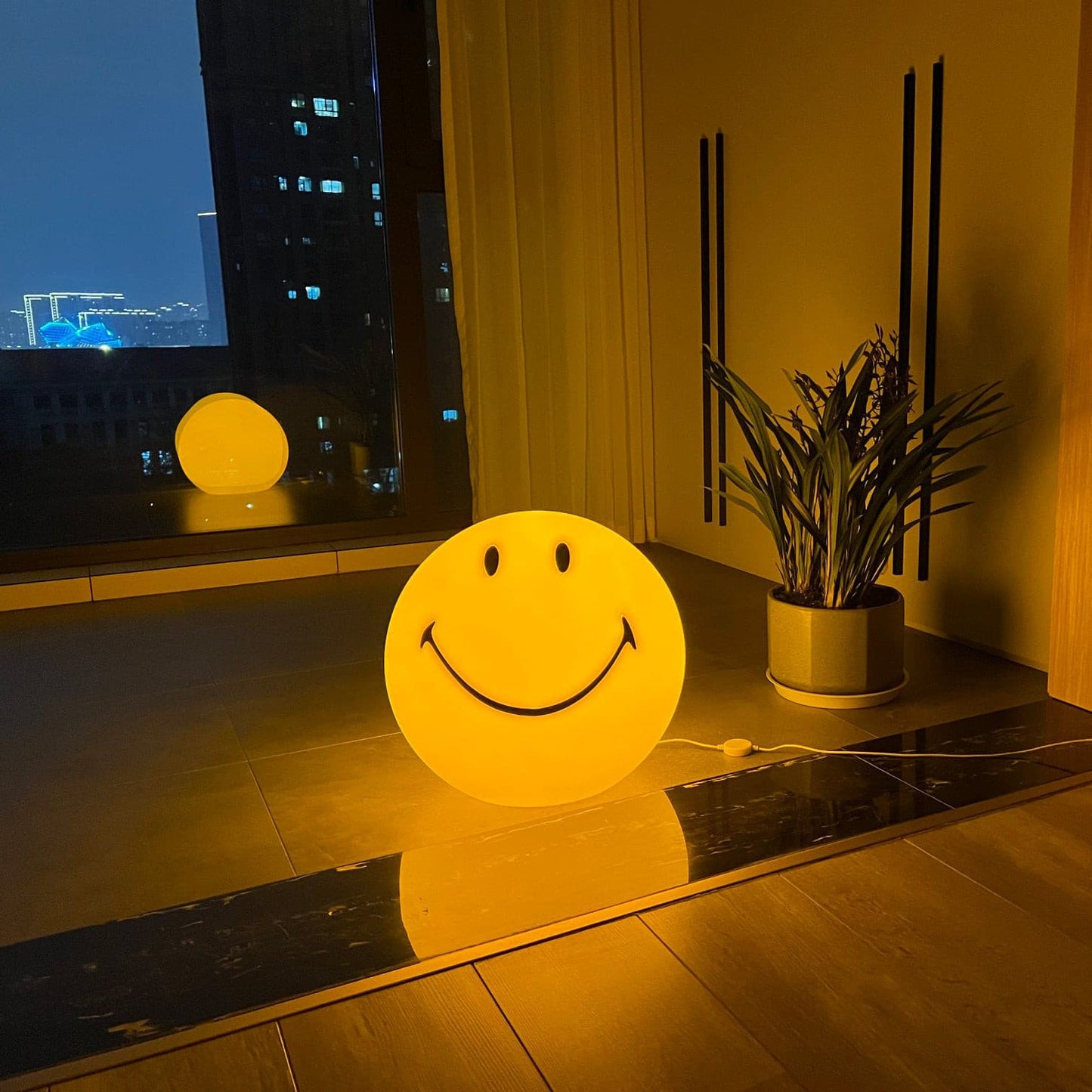 Smiley-Tischlampe Dimmbar – Fröhlicher Lichtspender Für Gemütliche Atmosphäre 3