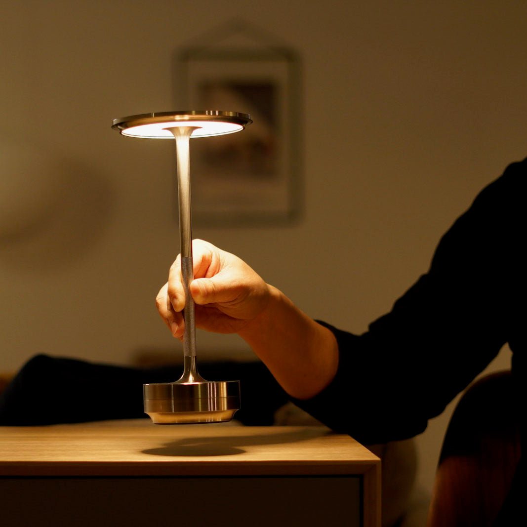 Tap-Retro Tischlampe – Kabelloses Design für Stilvolle Akzente 0