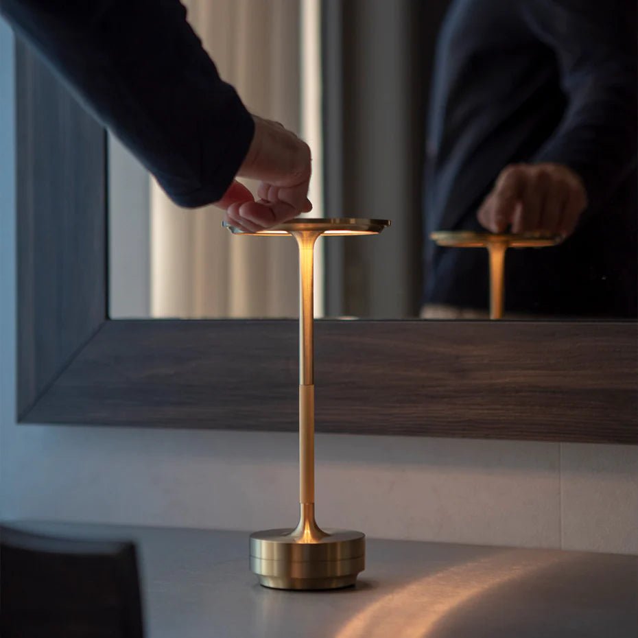 Tap-Retro Tischlampe – Kabelloses Design für Stilvolle Akzente 2