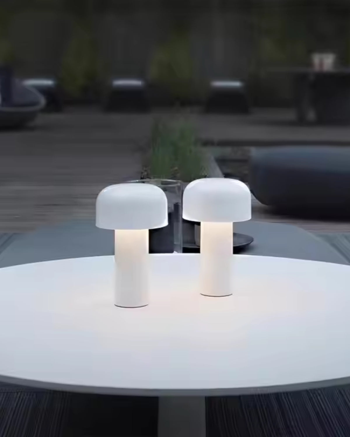 Moderne Tischlampe Kuppelschirm – Klarer Lichtstrahl mit Subtilem Glanz