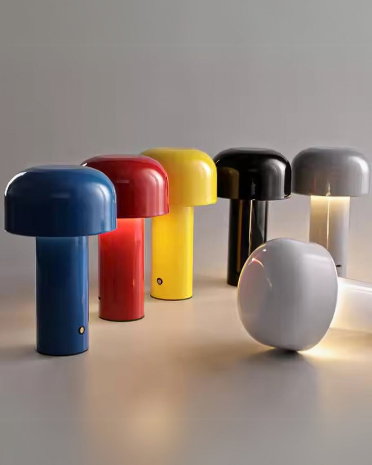 Moderne Tischlampe Kuppelschirm – Klarer Lichtstrahl mit Subtilem Glanz