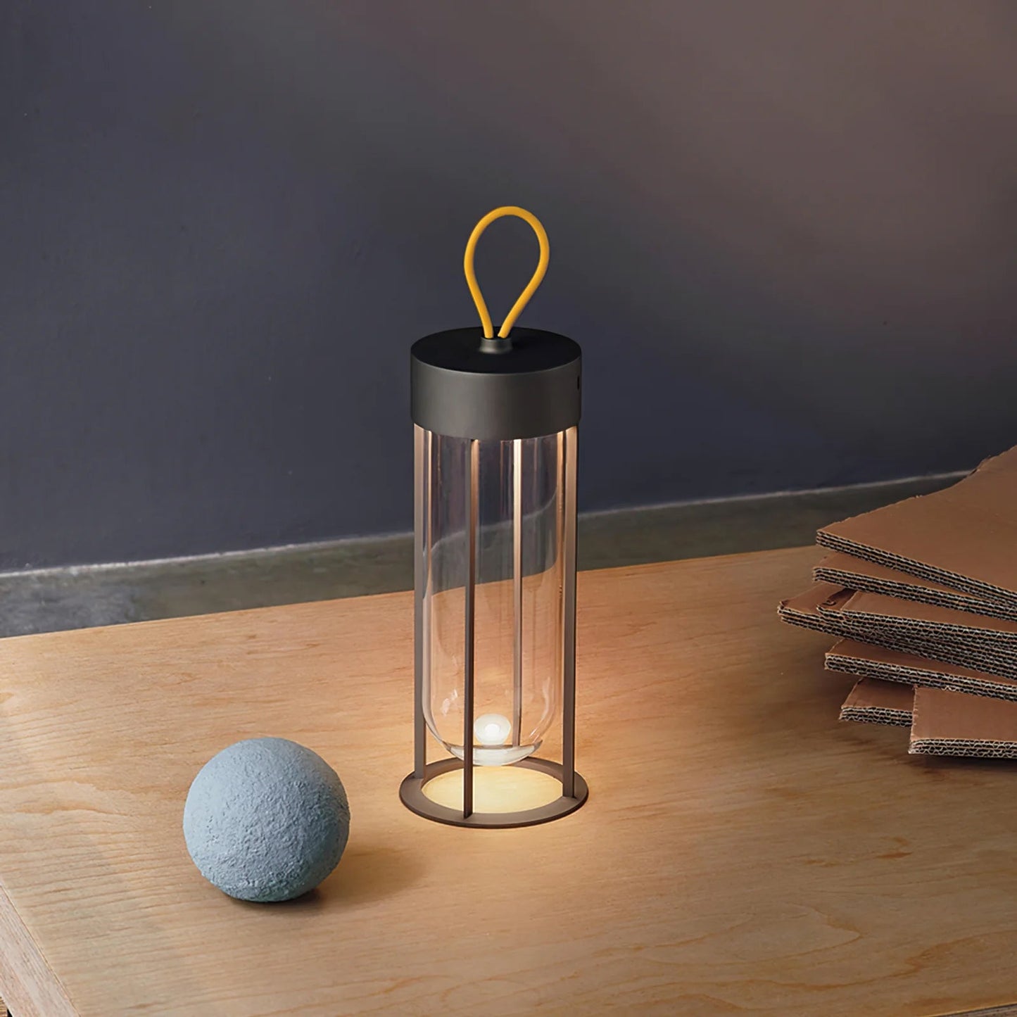 VITRO TISCHLEUCHTE MIT EINGEBAUTEM AKKU – Flexibles Lichtdesign Für Stilvolle Räume 3