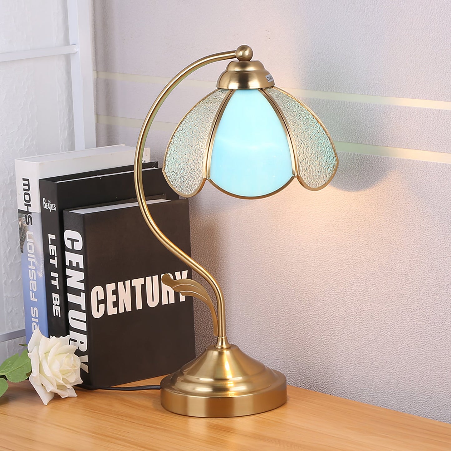 Vintage Tiffany Tischlampe – Stilvolles Blüten-Design für Gemütliche Abende 2