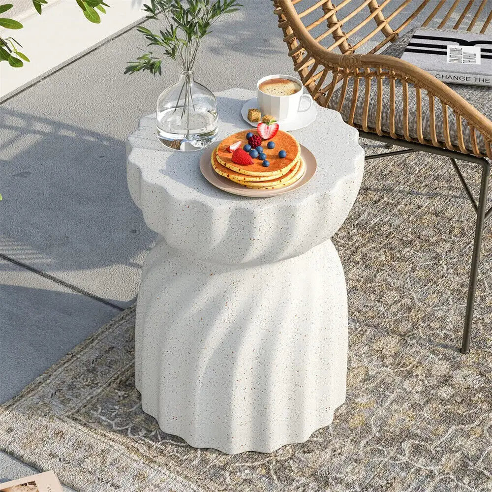 **Zeitgenössischer Beistelltisch aus Beton** – Stilvolles Design für Innen und Außen 0