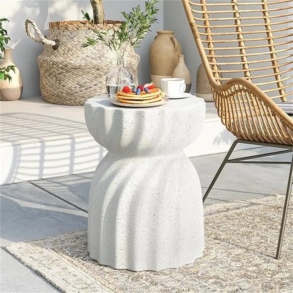**Zeitgenössischer Beistelltisch aus Beton** – Stilvolles Design für Innen und Außen 2