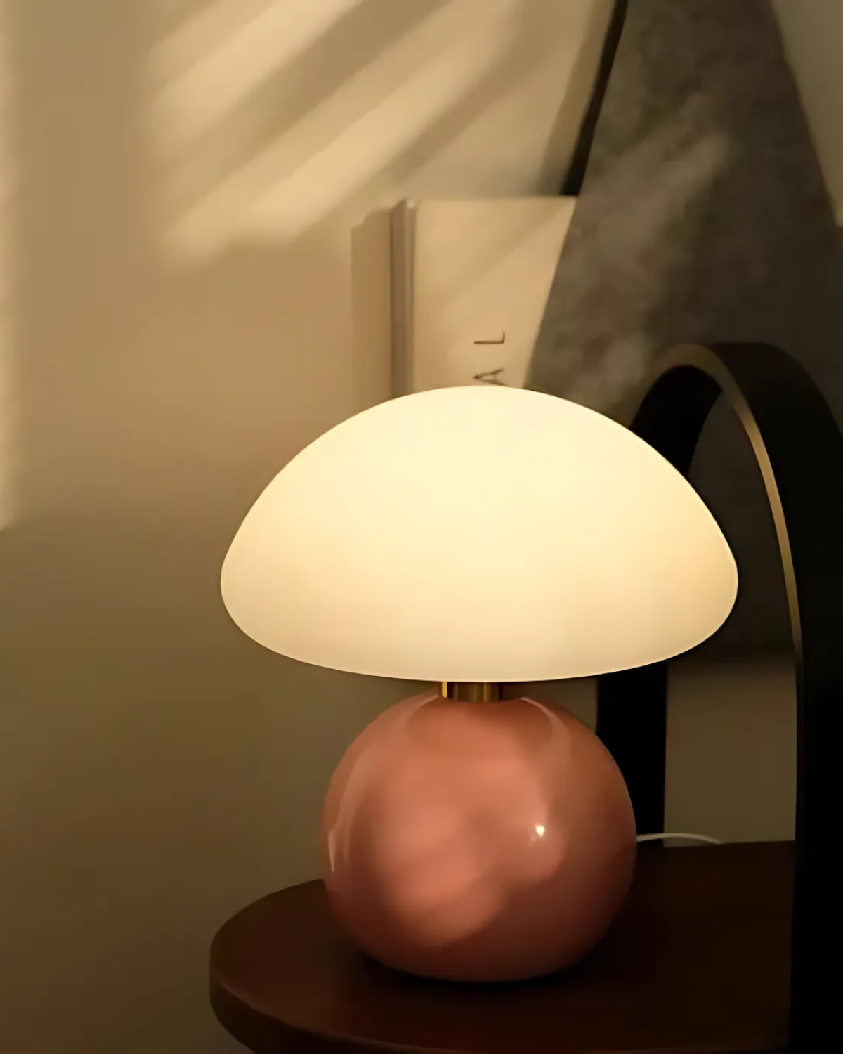 Tischlampe Kugelform Rot – Sanfte Lichtkuppel