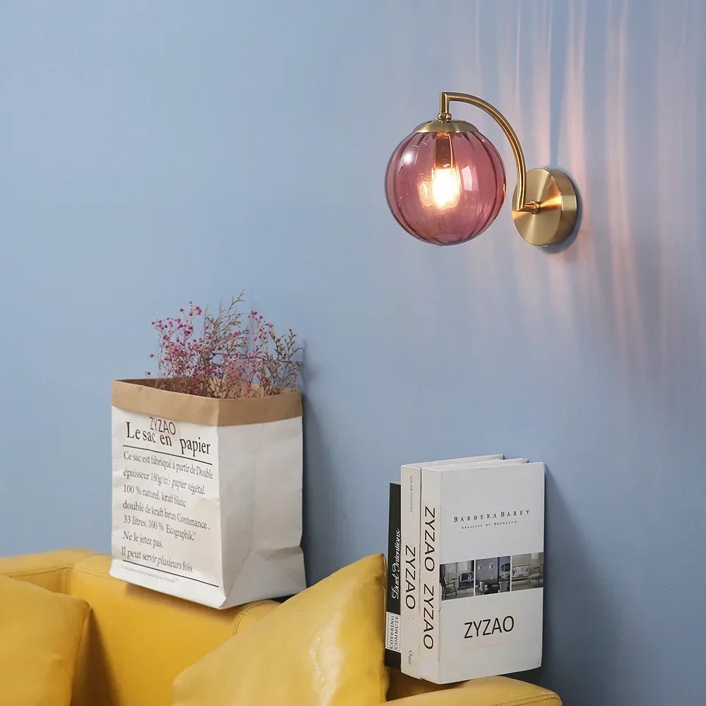 <strong>Goldene Wandleuchten Mit Gerippter Glaskugel</strong> – Stilvolles Licht Für Ihr Zuhause 1