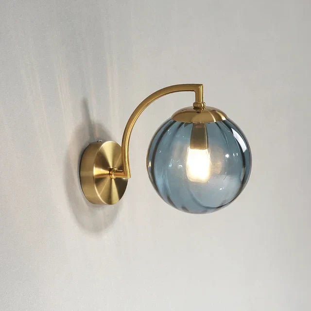 <strong>Goldene Wandleuchten Mit Gerippter Glaskugel</strong> – Stilvolles Licht Für Ihr Zuhause 3
