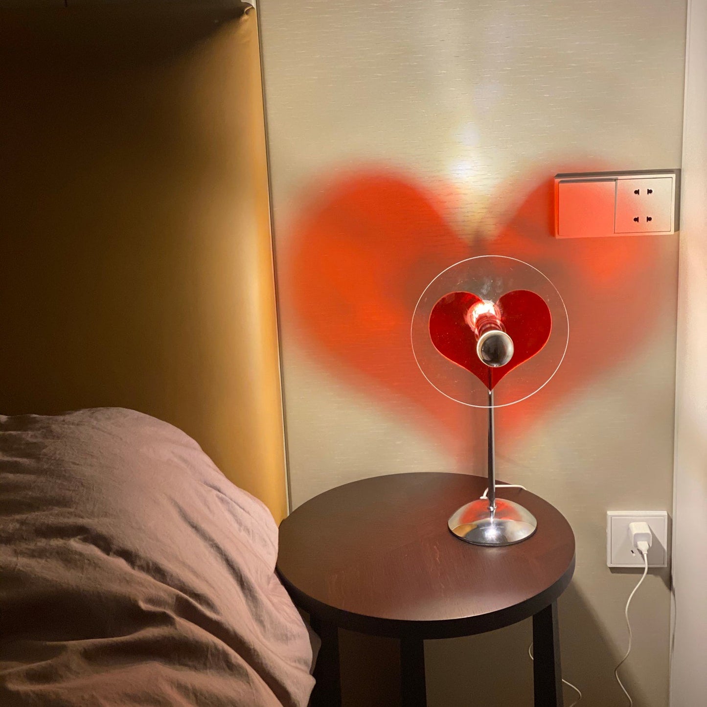 <strong>Herz-Atmosphäre-Tischlampe</strong> – Romantisches Licht für Jeden Raum 4