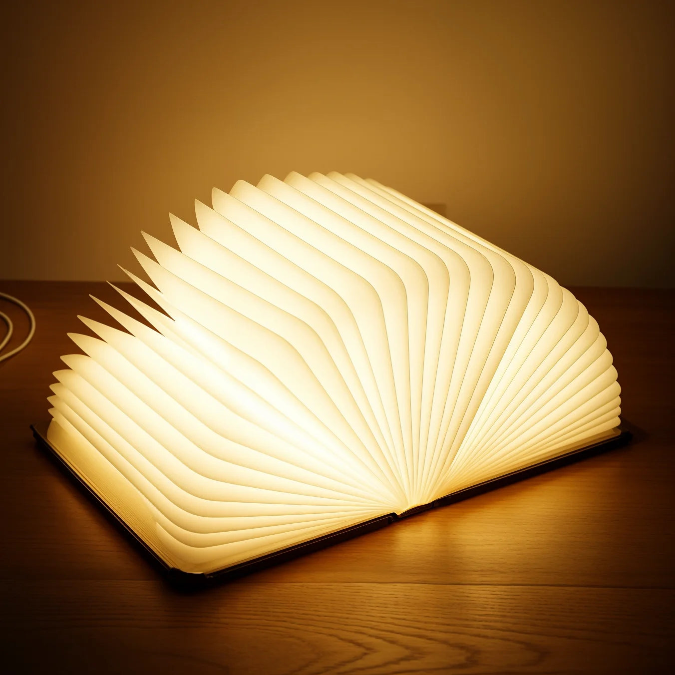 <strong>Luminobook</strong> – Stilvolle LED Buchlampe mit USB-Ladefunktion für Gemütlichkeit 3