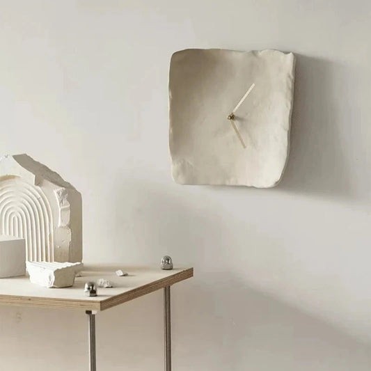 <strong>Wrinkle In Time Wanduhr – Einzigartiges Design für Ihr Zuhause</strong> 1