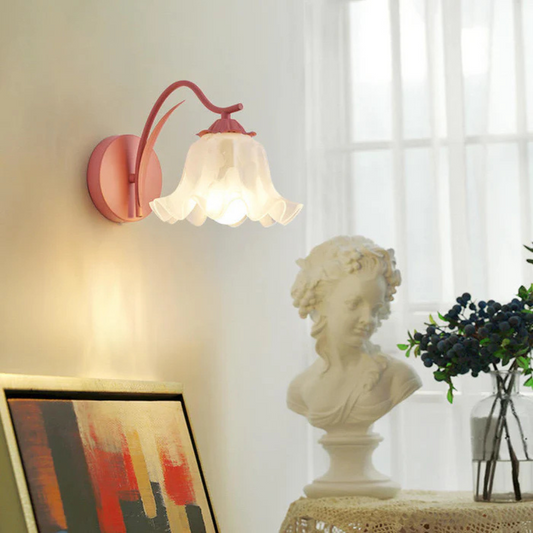 Dekorative Wandleuchte in Blumenform – Retro-Stil mit gewelltem Glasschirm