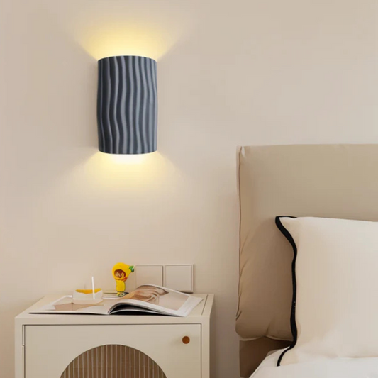Moderne LED-Wandleuchte aus Kunstharz – Up & Down-Beleuchtung