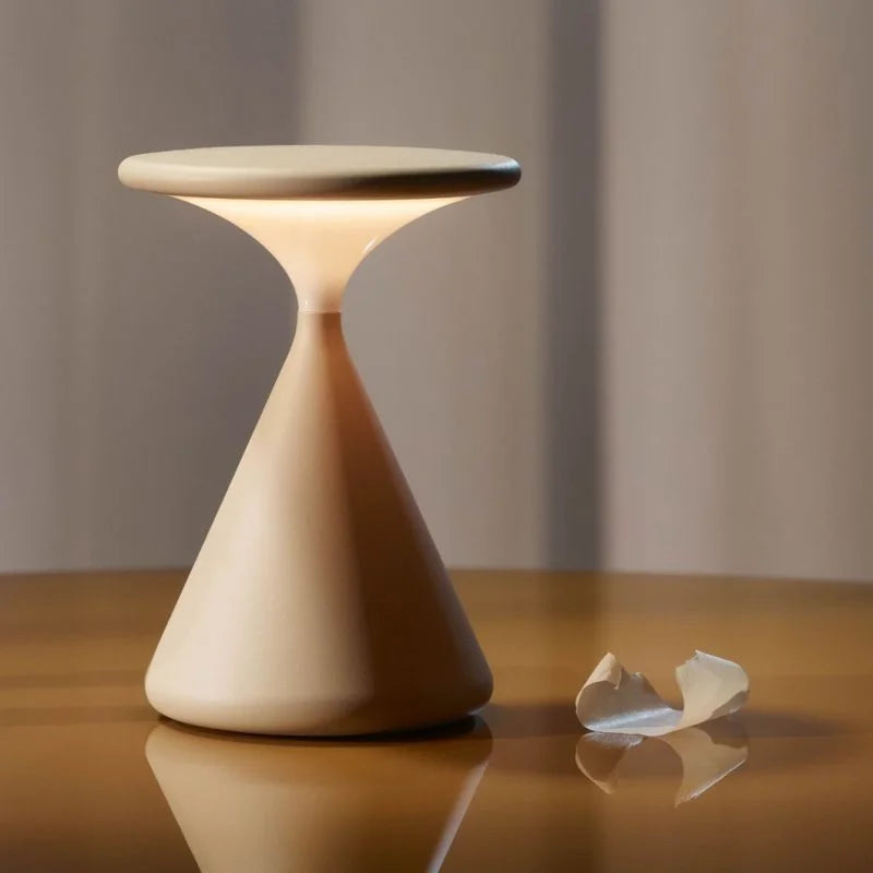 AERON HOURGLASS AKKU TISCHLEUCHTE – Flexibles Licht Ohne Kabel Mit Dimmer 5