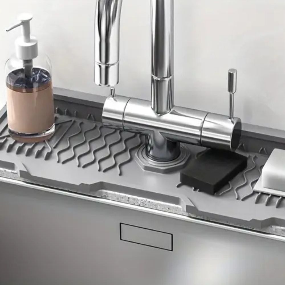 Aqua Slope Gummi-Wasserhahnmatte – Effektiver Spritzschutz für Ihre Spüle 5