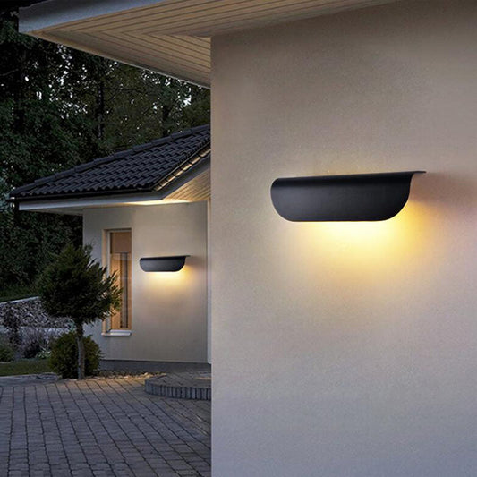 Astoria Außen Wandlampe – Elegantes, Wasserdichtes Design für Stilvolle Außenbereiche 1