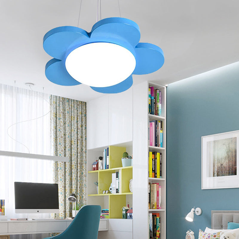 **Blumenförmige Hängeleuchte für Kinderzimmer – Farbenfrohe Lichtakzente** 2