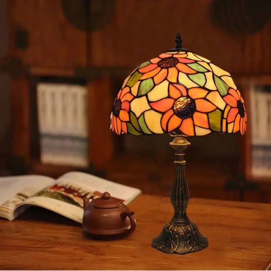 Buntglas Schreibtischlampe – Farbenfrohes Licht Für Inspirierende Arbeitsumgebungen 1