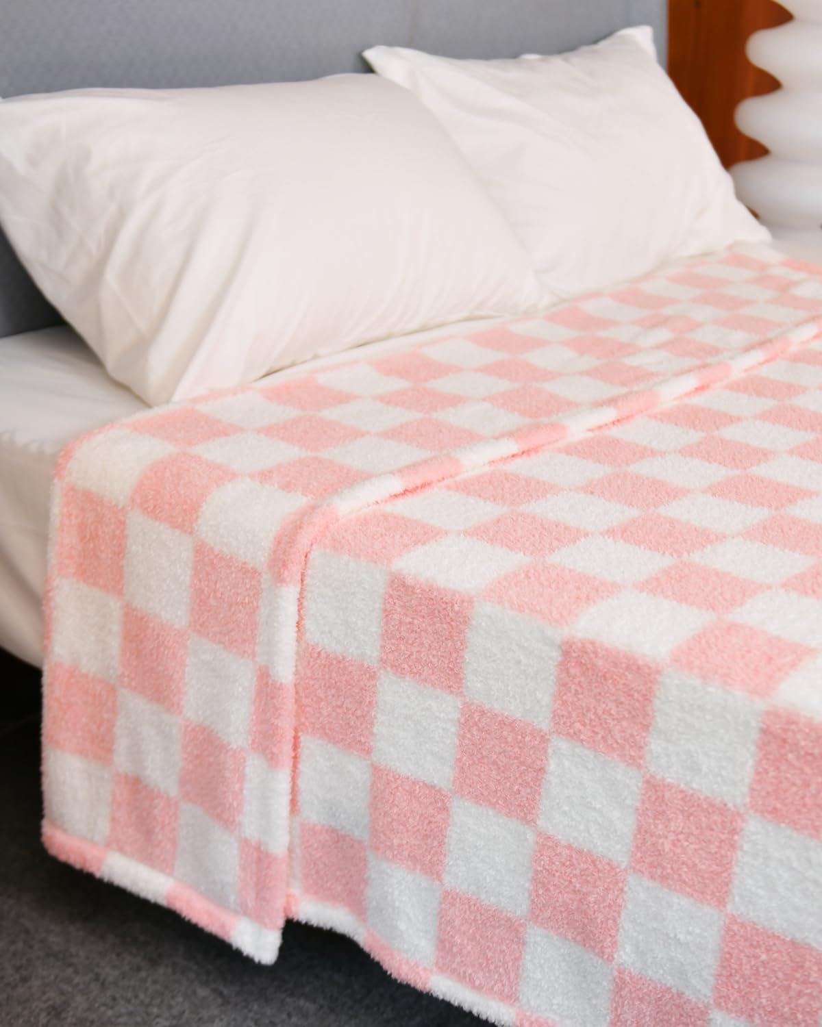 Carré-Douce Plaid – Elegante Wohndecke Mit Rautenmuster 3